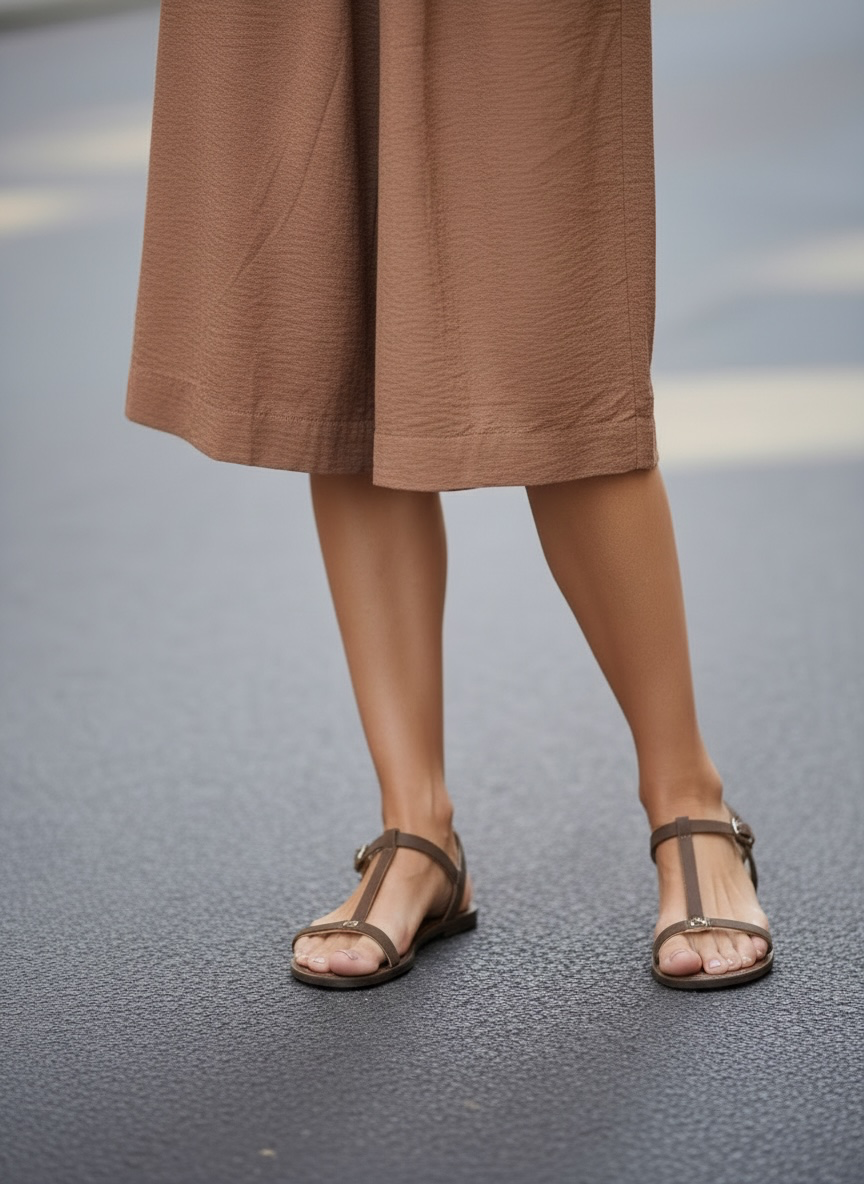 Sandalo Donna in Pelle Suede Marrone Testa di Moro – Flat Elegante con Cinturino alla caviglia -BH shoes