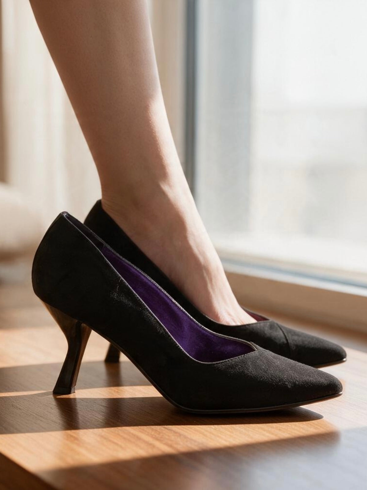 Nuova Décolleté Camoscio Nero, scollo asimmetrico, tacco 7 | BH shoes vera pelle Made in Italy