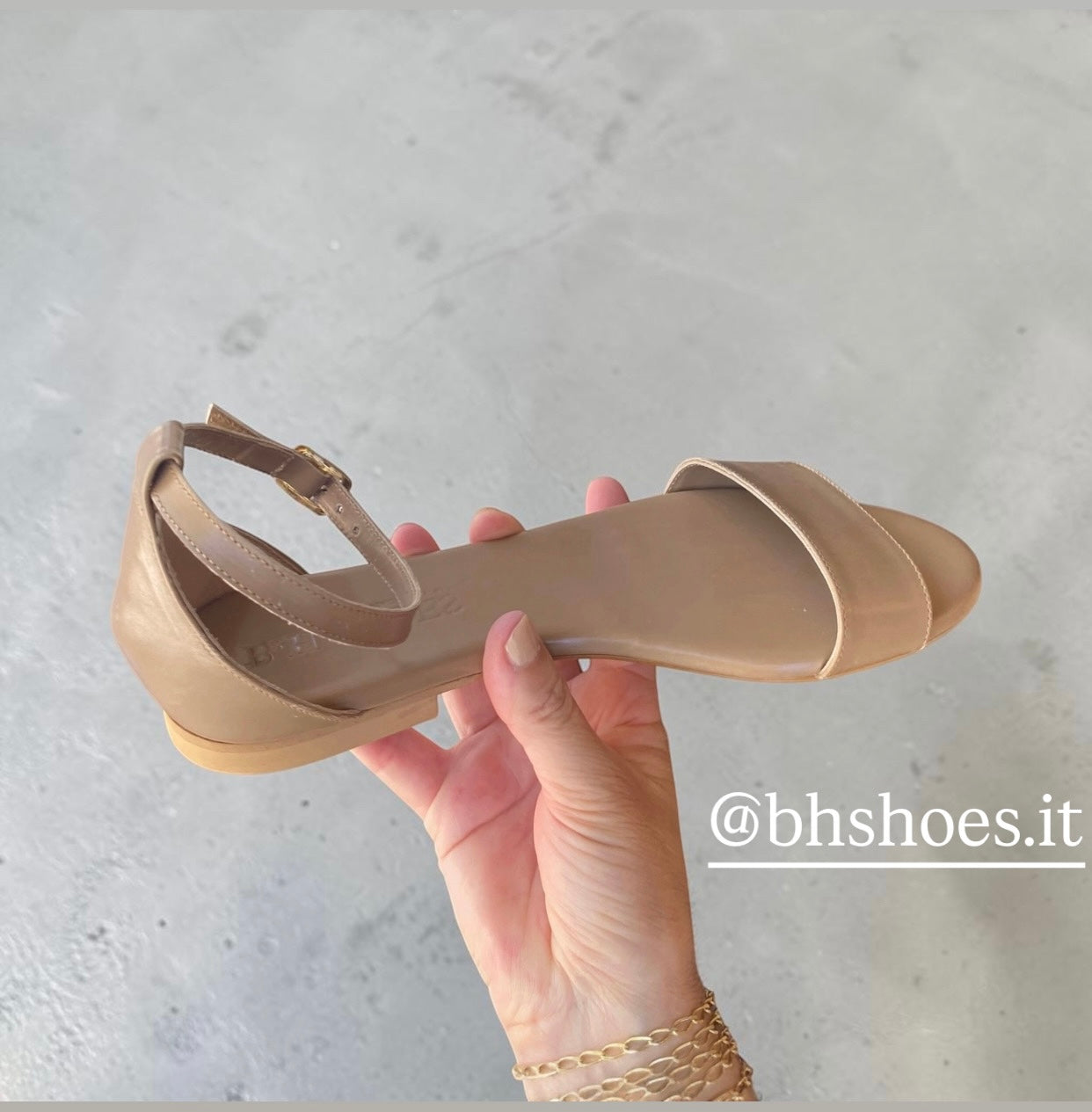 Sandalo basso Flat Donna in Vera Pelle Beige Tortora | BH shoes elegance