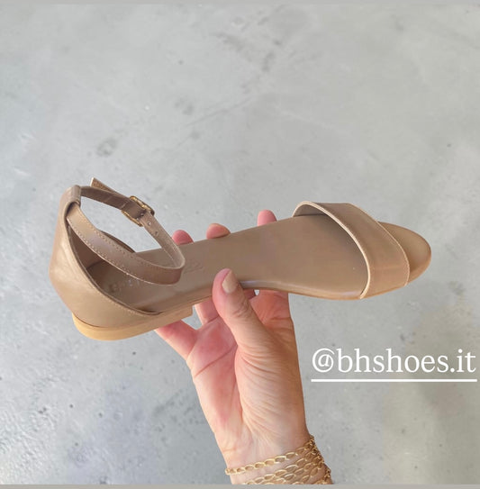Sandalo basso Flat Donna in Vera Pelle Beige Tortora | BH shoes elegance