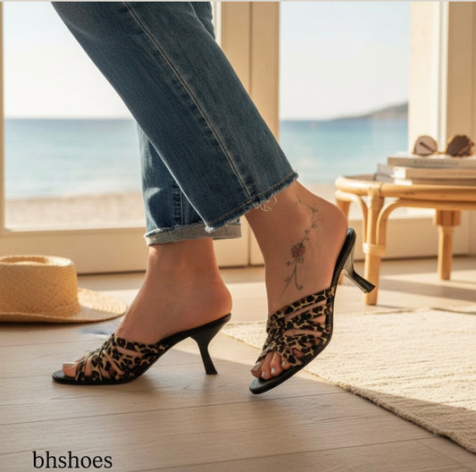 Sandalo dal look sofisticato e femminile dal tacco a spillo medio alto -BH shoes