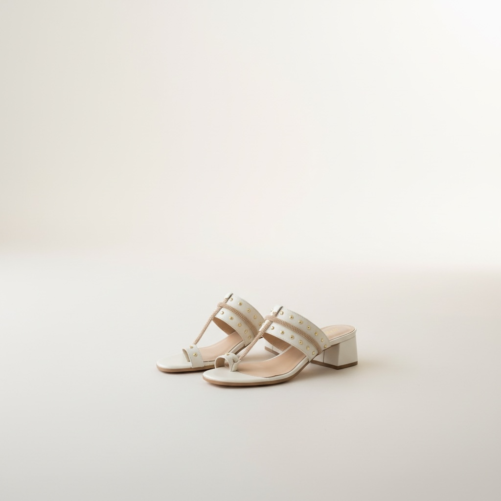 Sandalo tacco basso di Pelle Bianco con dettagli strass Oro
