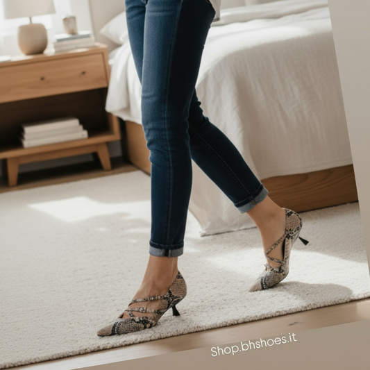 Décolleté BH shoes di pelle Pitone bianco/nero scollo asimmetrico tacco di 5 centimetri, cinture con fibbie